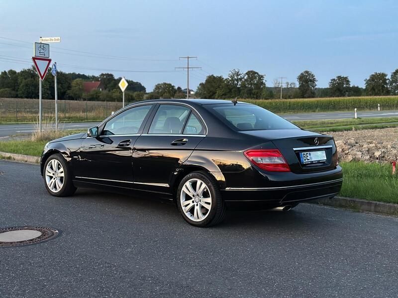 Schwarz Gebraucht 2009 Mercedes C200 Avantgarde Limousine | 6.999 € (Fairer Preis) - Bild 1/4