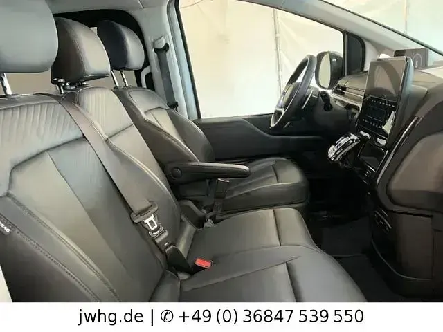 Gebraucht Hyundai Staria Prime 177 PS (130 kW) 2024 Shimmering silver Van / Kleinbus