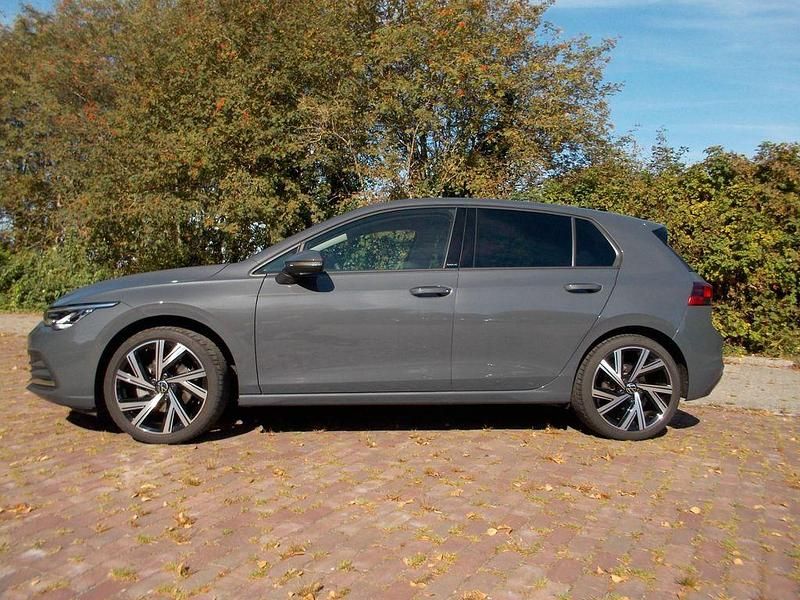 Gebraucht VW Golf VIII Move 131 PS (96 kW) 2024 Grau Limousine