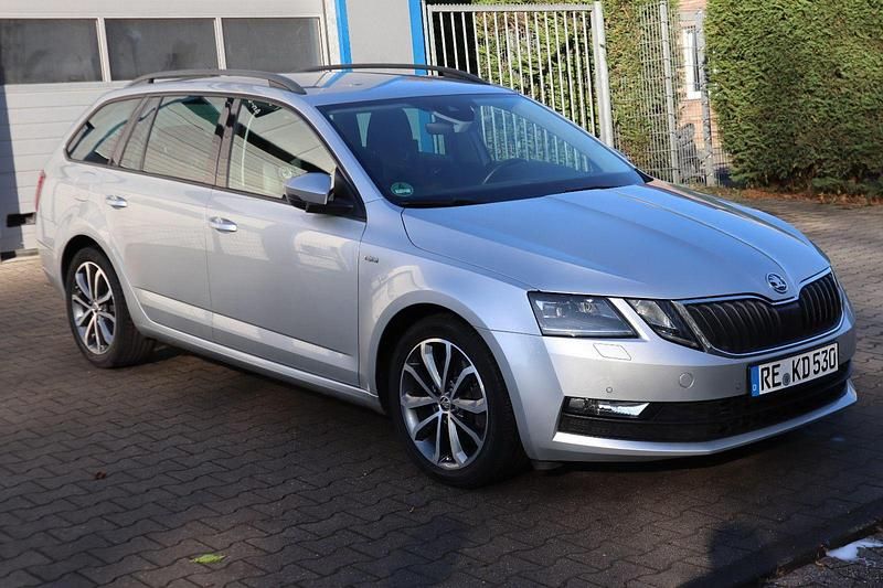 Silber Gebraucht 2019 Skoda Octavia Soleil Kombi | 14.990 € (Fairer Preis) - Bild 1/4