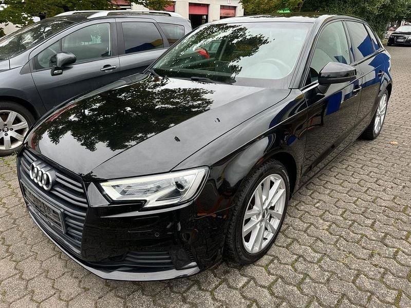 Schwarz Gebraucht 2018 Audi A3 Sport SUV | 14.400 € (Superpreis) - Bild 1/4