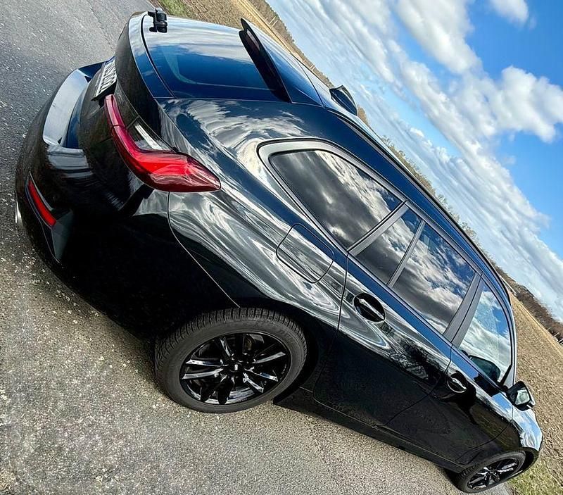 Gebraucht BMW 320 Advantage 190 PS (139 kW) 2022 Schwarz Kombi