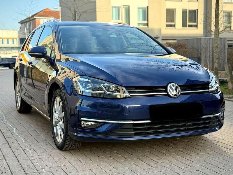 Gebraucht VW Golf VII Highline 150 PS (110 kW) 2018 Blau Kombi