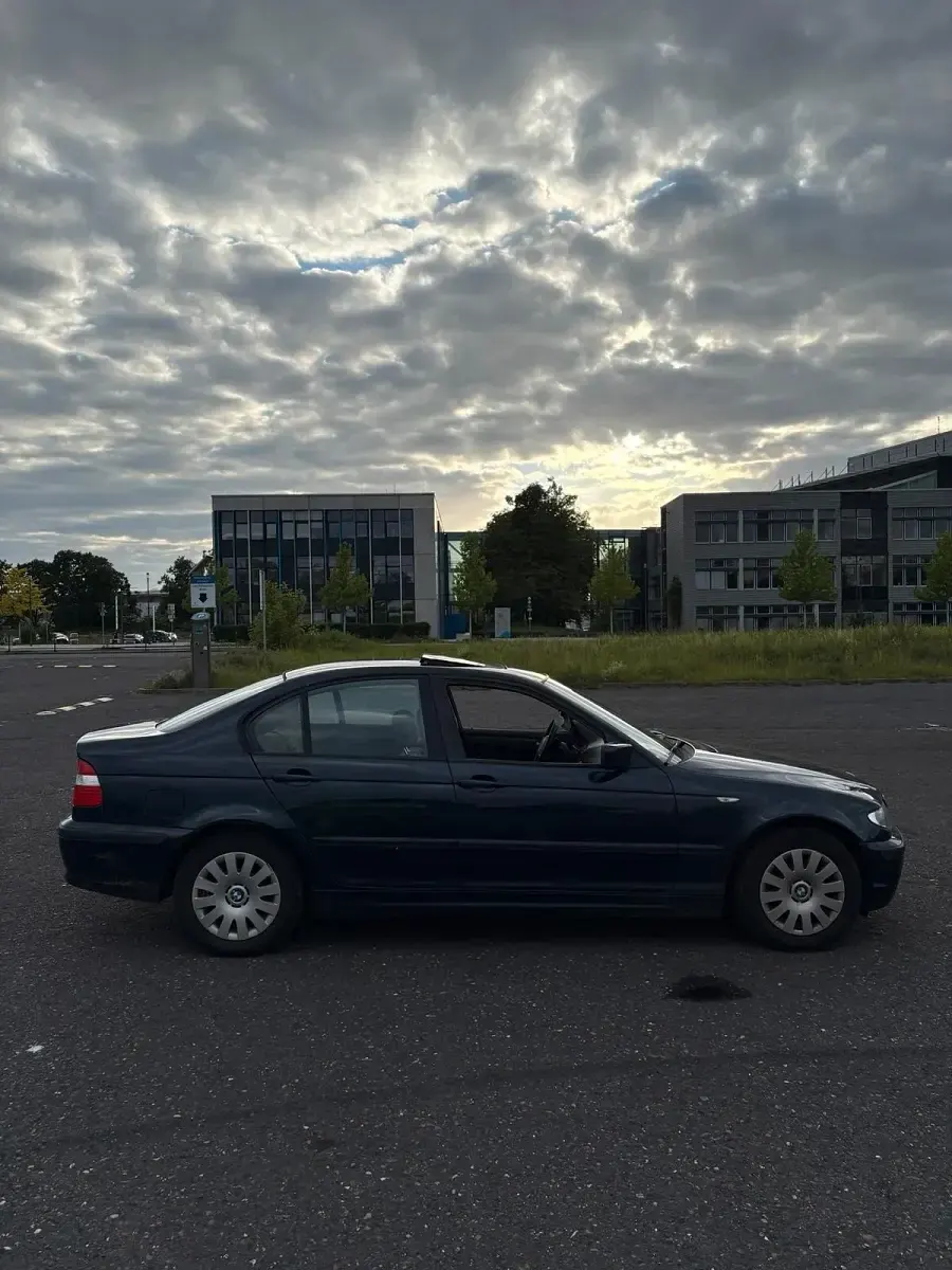 Gebraucht BMW 316 Basis 115 PS (84 kW) 2003 Blau Limousine
