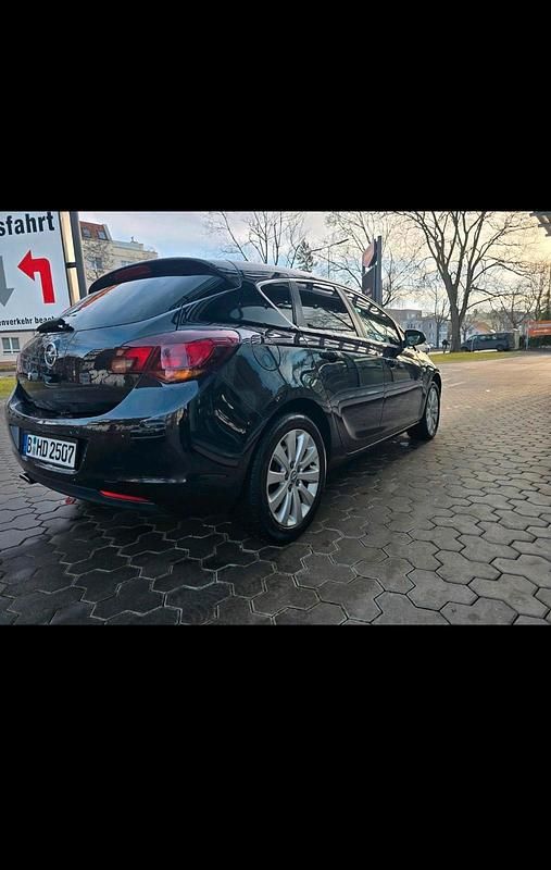 Gebraucht Opel Astra 180 PS (132 kW) 2011 Limousine