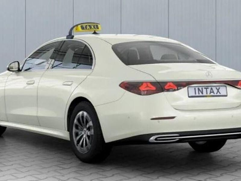 Gebraucht Mercedes E200 163 PS (119 kW) 2026 Beige Limousine