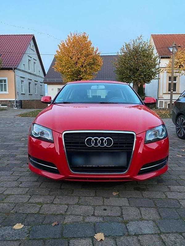 Gebraucht Audi A3 105 PS (77 kW) 2010 Rot Kleinwagen