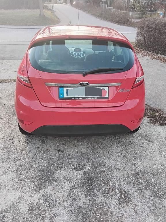 Gebraucht Ford Fiesta Titanium 82 PS (60 kW) 2010 Rot Kleinwagen
