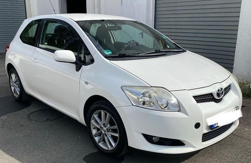 Gebraucht Toyota Auris 99 PS (72 kW) 2009 Weiß Kleinwagen