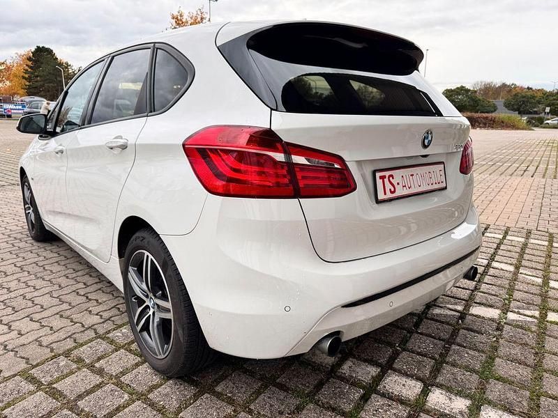 Gebraucht BMW 220 Active Tourer Sport Line 192 PS (141 kW) 2017 Weiß Van / Kleinbus