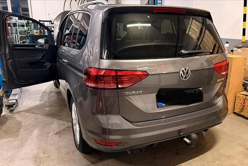 Gebraucht VW Touran Highline 150 PS (110 kW) 2015 Grau Van / Kleinbus