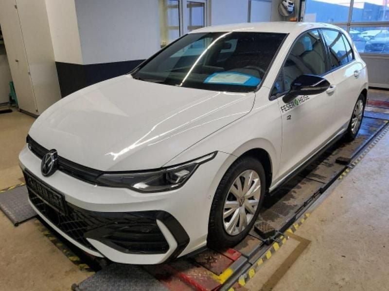 Gebraucht VW Golf VIII R-line 150 PS (110 kW) 2025 Pure white Limousine