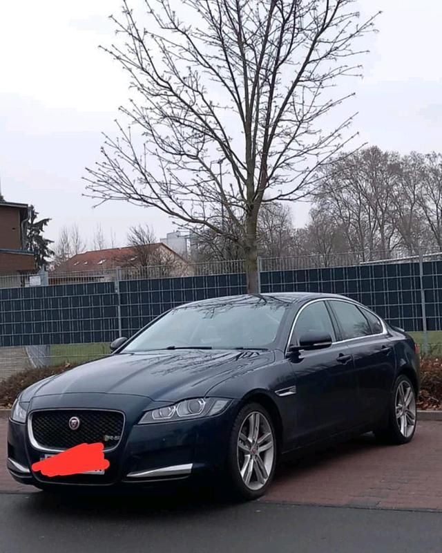 Blau Gebraucht 2018 Jaguar XF Limousine | 2.000 € - Bild 1/4