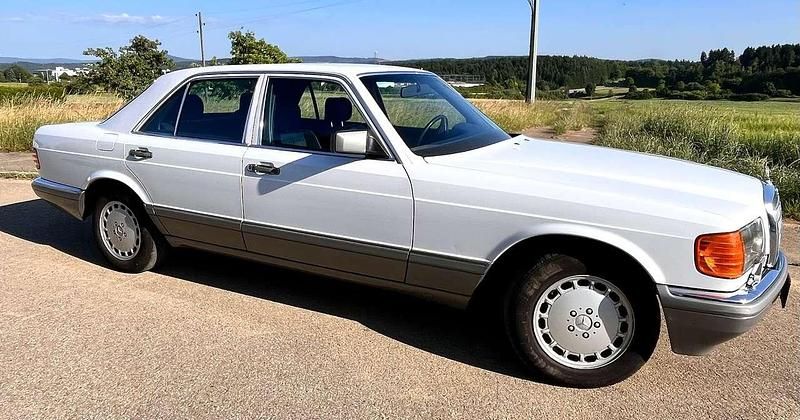 Weiß Gebraucht 1986 Mercedes S300 SE Limousine | 18.999 € - Bild 1/4