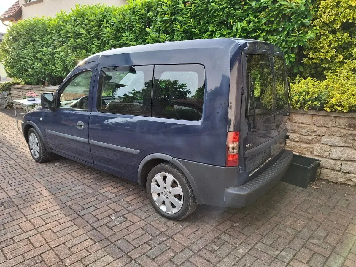 Gebraucht Opel Combo 90 PS (66 kW) 2009 Blau Van / Kleinbus