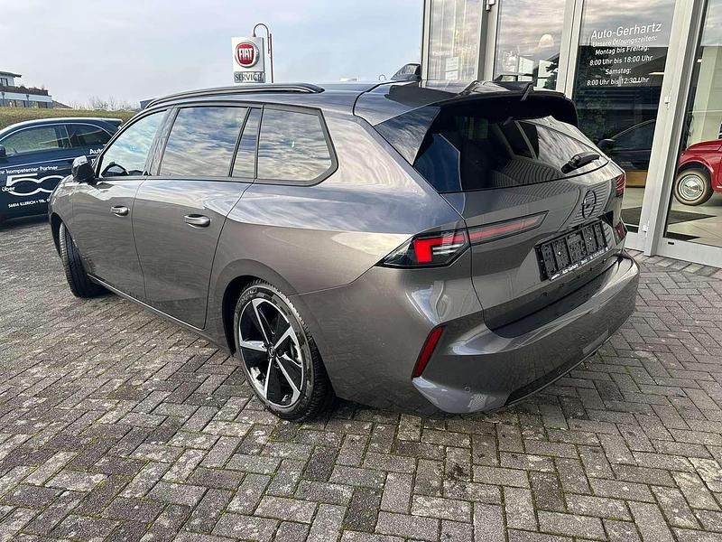 Gebraucht Opel Astra 131 PS (96 kW) 2024 Mondstein grau/vulkan grau Kombi