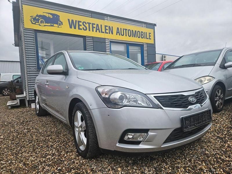 Silber Gebraucht 2011 Kia Ceed Vision Kleinwagen | 3.680 € (Guter Preis) - Bild 1/4