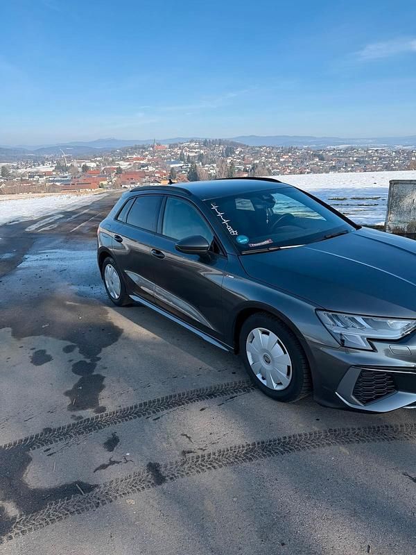 Gebraucht Audi A3 116 PS (85 kW) 2022 Grau Limousine