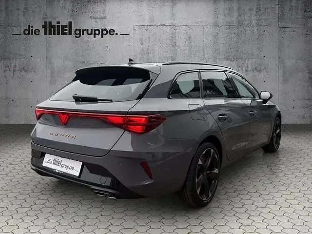 Ny Cupra Leon 150 HK (110 kW) 2025 Grå Sedan
