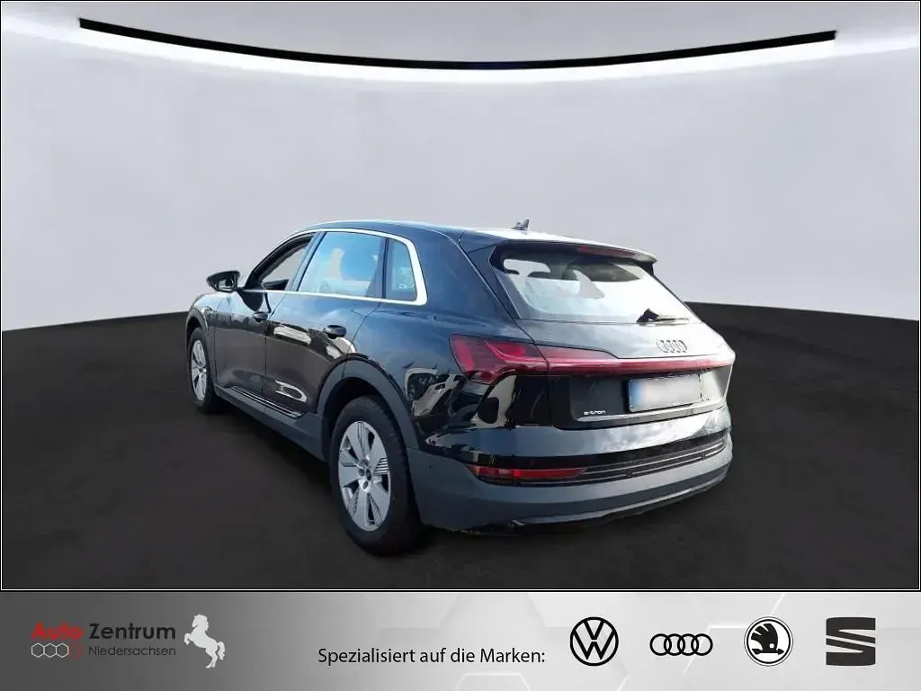 Gebraucht Audi e-tron Basis 230 kW (313 PS) 2022 Schwarz SUV