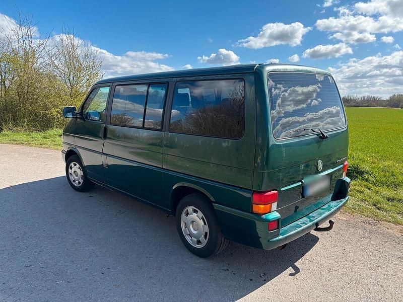 Second-hand VW Multivan 115 CP (84 kW) 1996 Verde Monovolum