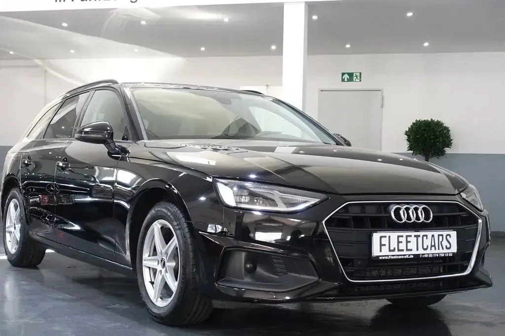 Gebraucht Audi A4 163 PS (119 kW) 2023 Schwarz Kombi