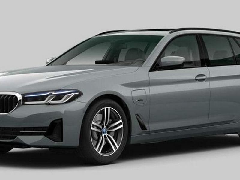 Gebraucht BMW 530e Shadowline 292 PS (214 kW) 2022 Grau Kombi