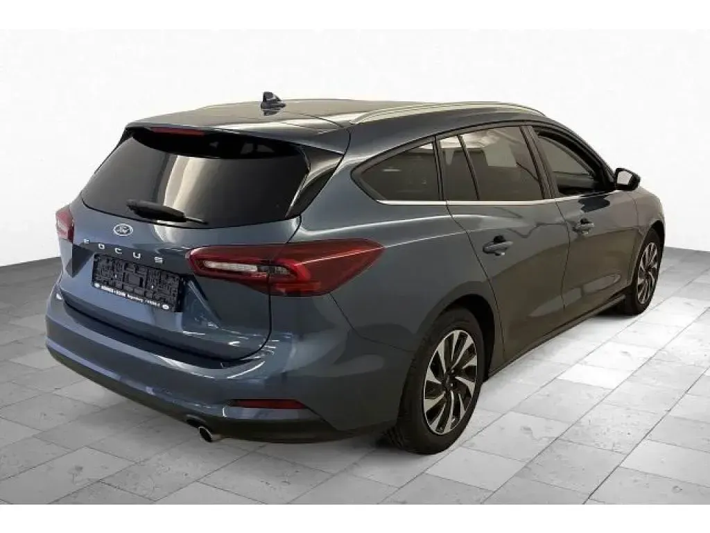 Gebraucht Ford Focus Titanium 116 PS (85 kW) 2023 Chrome blue (metallic) Kombi