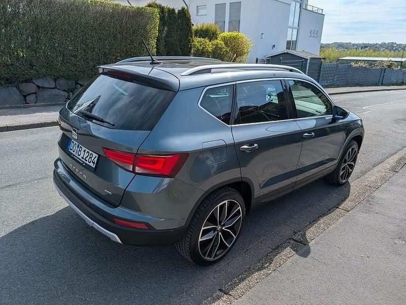 Usado Seat Ateca 4Drive 190 CV (139 kW) 2017 Gris SUV