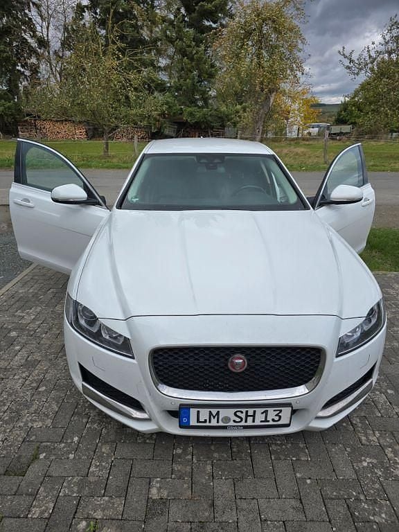Weiß Gebraucht 2017 Jaguar XF Prestige Limousine | 16.500 € (Fairer Preis) - Bild 1/4