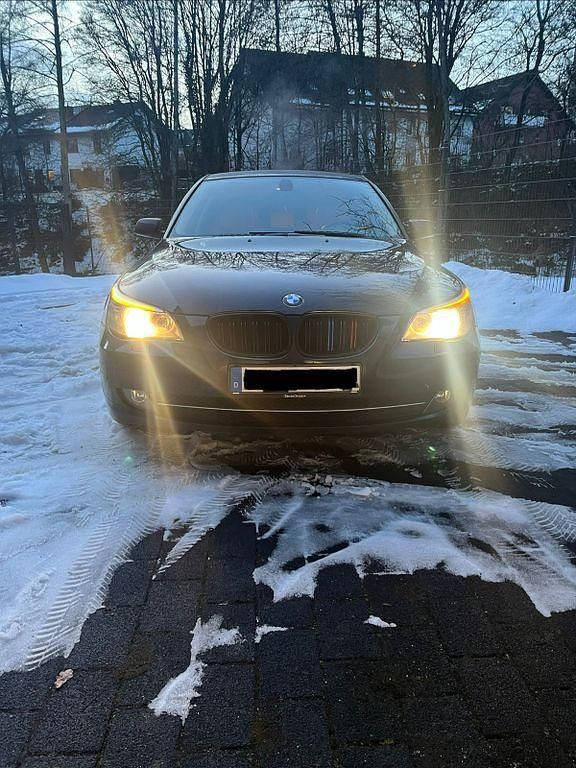 Blau Gebraucht 2009 BMW 523 Limousine | 6.559 € (Fairer Preis) - Bild 1/4