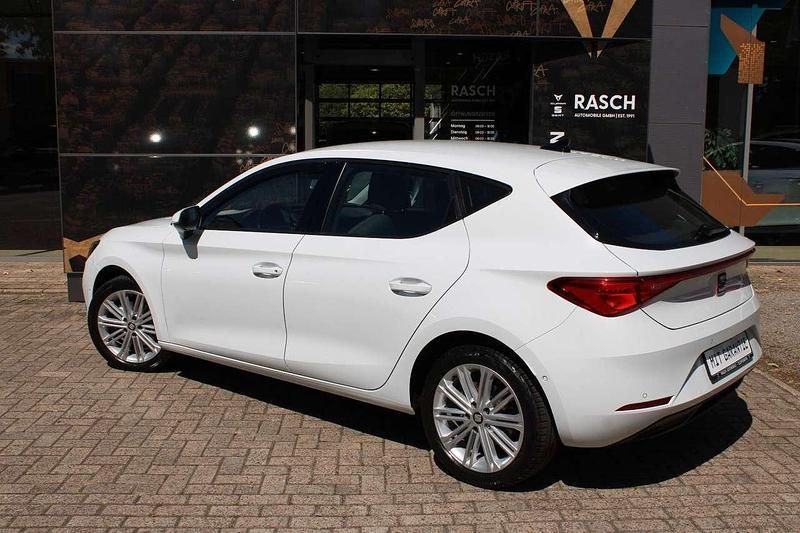 Gebraucht Seat Leon Style 150 PS (110 kW) 2021 White (metallic) Limousine