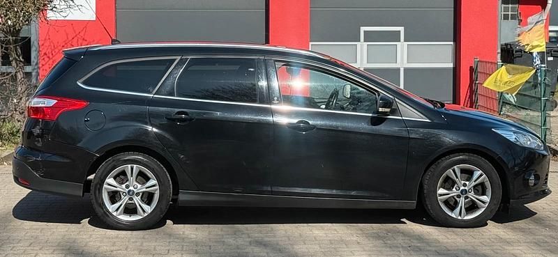Gebraucht Ford Focus 116 PS (85 kW) 2012 Schwarz Kombi