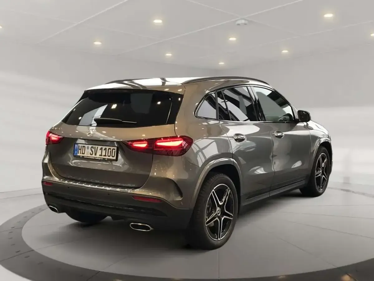 Gebraucht Mercedes GLA180 AMG 136 PS (100 kW) 2025 Metalliclack mountaingrau SUV