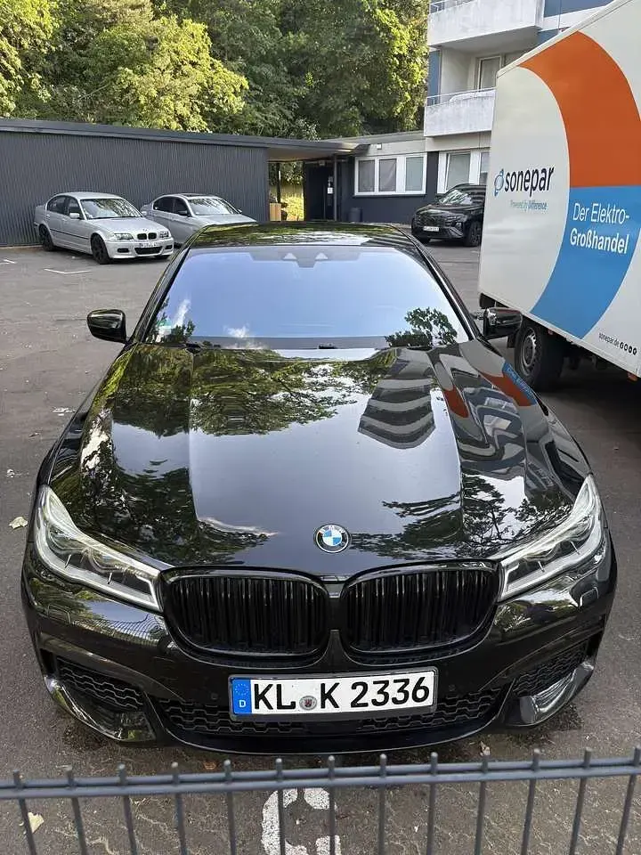 Gebraucht BMW 750 400 PS (294 kW) 2017 Limousine