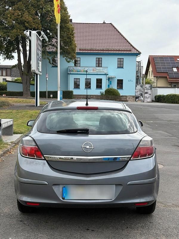 Silber Gebraucht 2006 Opel Astra GTC Limousine | 1.850 € (Fairer Preis) - Bild 1/4