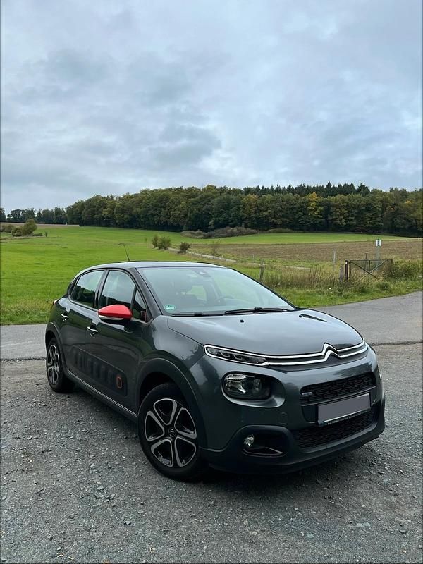 Grau Gebraucht 2017 Citroën C3 PureTech Kleinwagen | 8.700 € (Guter Preis) - Bild 1/4