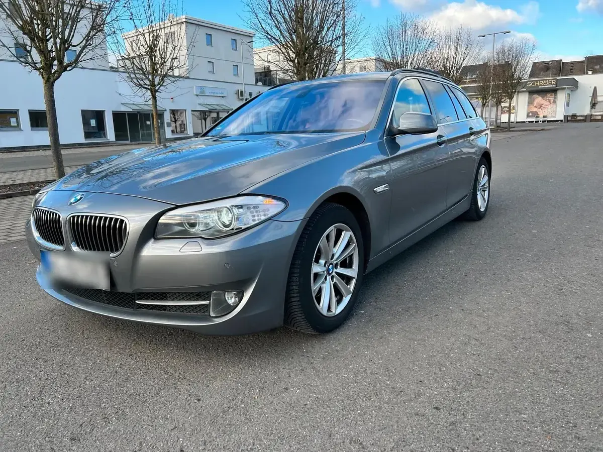 Gebraucht BMW 520 184 PS (135 kW) 2011 Grau Kombi