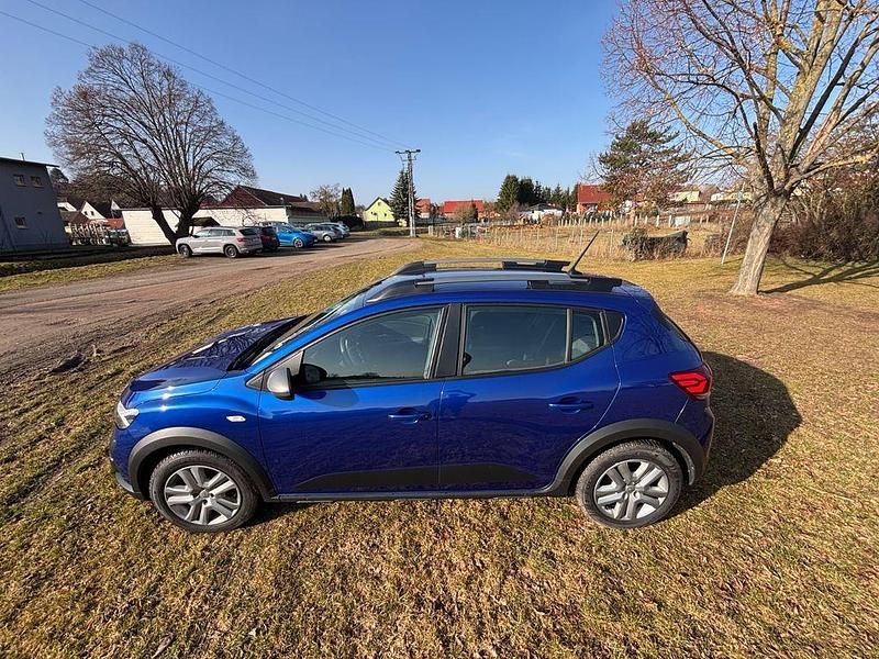 Gebraucht Dacia Sandero Expression 101 PS (74 kW) 2023 Blau Limousine