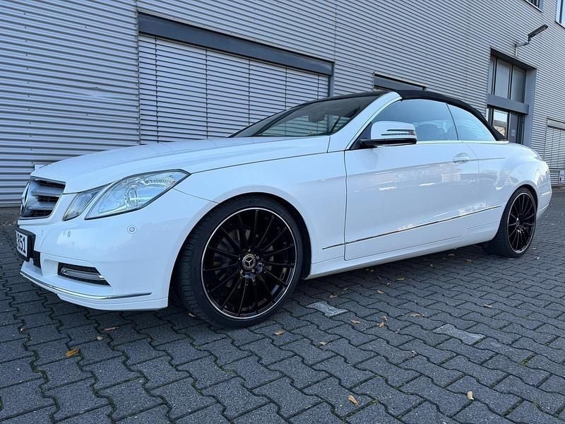 Weiß Gebraucht 2013 Mercedes E220 Avantgarde Cabrio | 11.400 € (Guter Preis) - Bild 1/4
