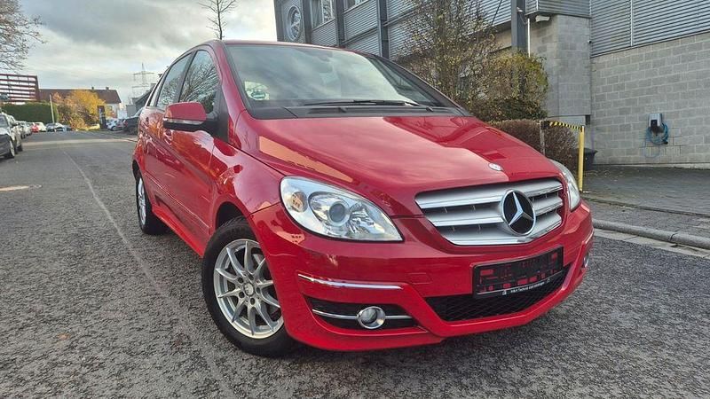 Rot Gebraucht 2010 Mercedes B200 Van / Kleinbus | 7.400 € (Fairer Preis) - Bild 1/4