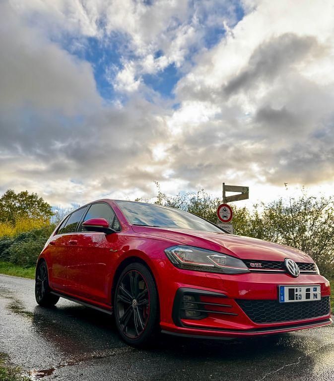 Rot Gebraucht 2019 VW Golf VII GTI Limousine | 14.500 € (Guter Preis) - Bild 1/4
