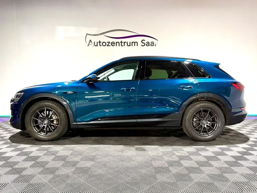 Second-hand Audi e-tron Advanced 300 kW (408 CP) 2022 Albastru SUV