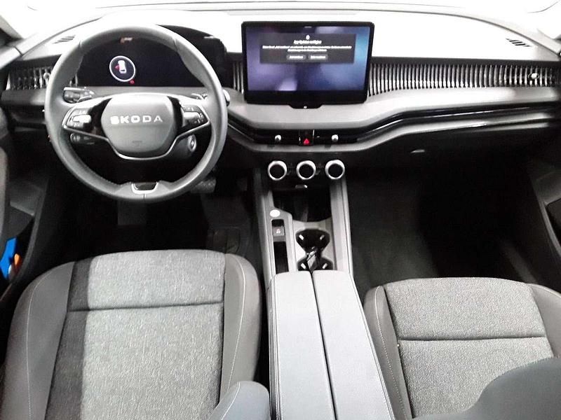 Gebraucht Skoda Superb Essence 150 PS (110 kW) 2025 Purity weiss Kombi