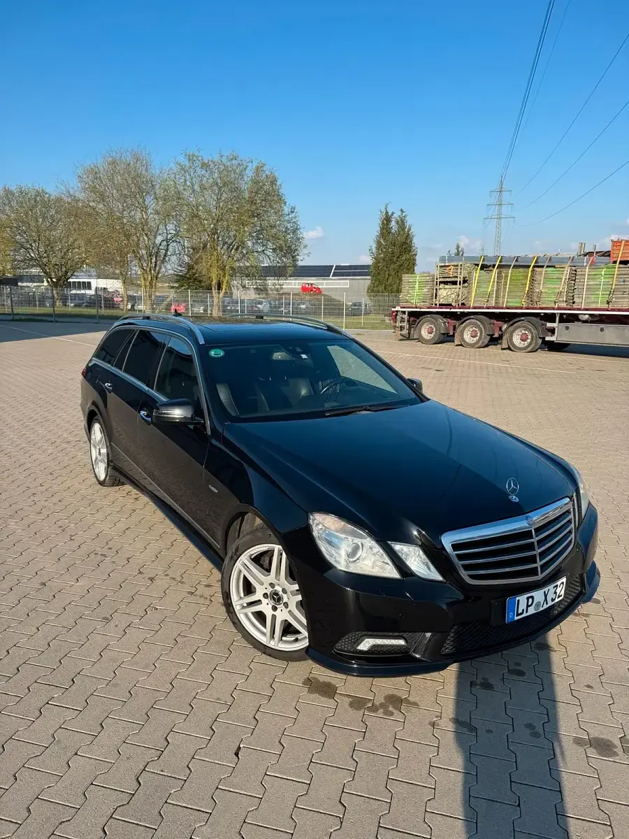 Gebraucht Mercedes E300 Avantgarde 205 PS (150 kW) 2010 Schwarz Kombi