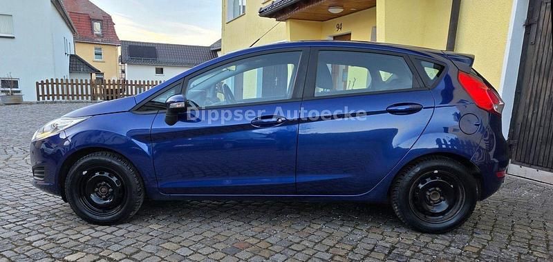Gebraucht Ford Fiesta Trend 95 PS (69 kW) 2016 Blau Kleinwagen