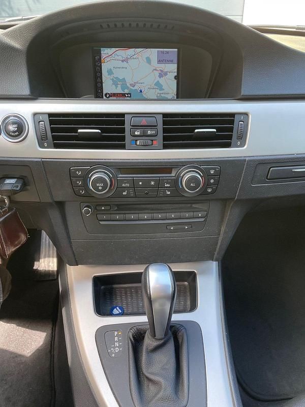 Gebraucht BMW 330 245 PS (180 kW) 2011 Limousine