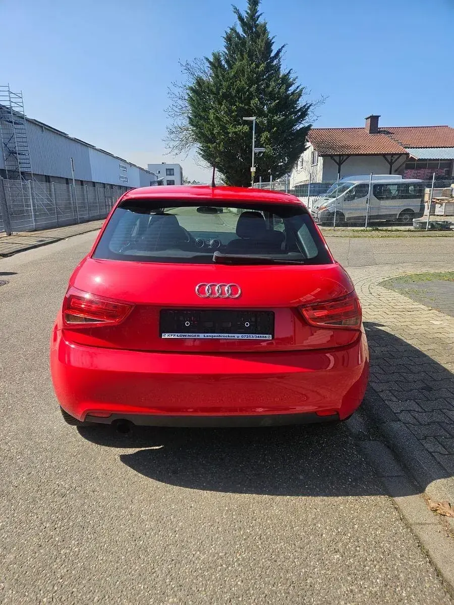 Gebraucht Audi A1 Attraction 86 PS (63 kW) 2011 Rot Kleinwagen