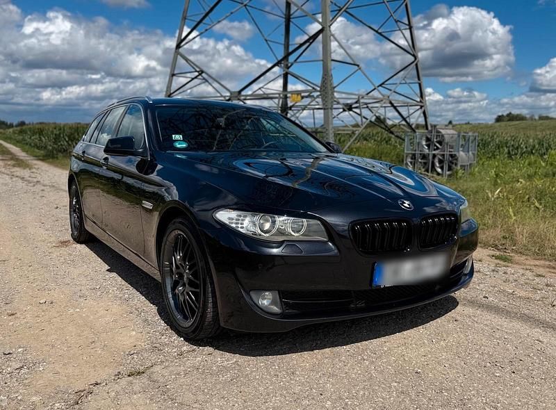 Schwarz Gebraucht 2012 BMW 530 Kombi | 12.000 € (Fairer Preis) - Bild 1/4