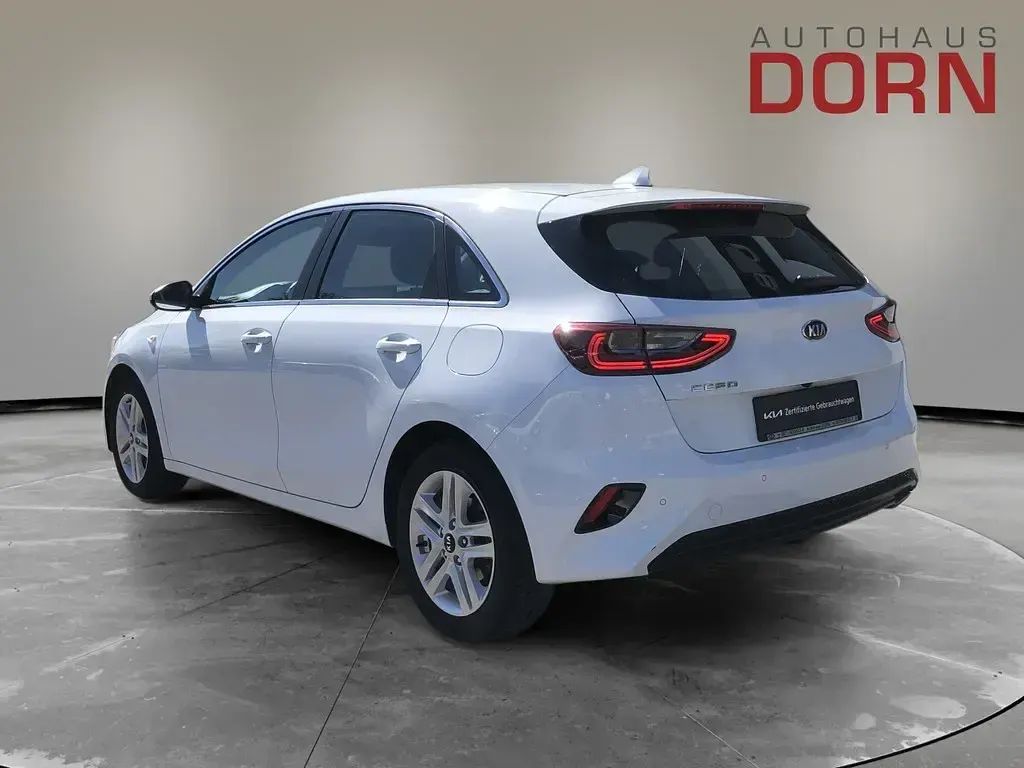 Gebraucht Kia Ceed Comfort 140 PS (102 kW) 2021 Carraraweiss Kleinwagen